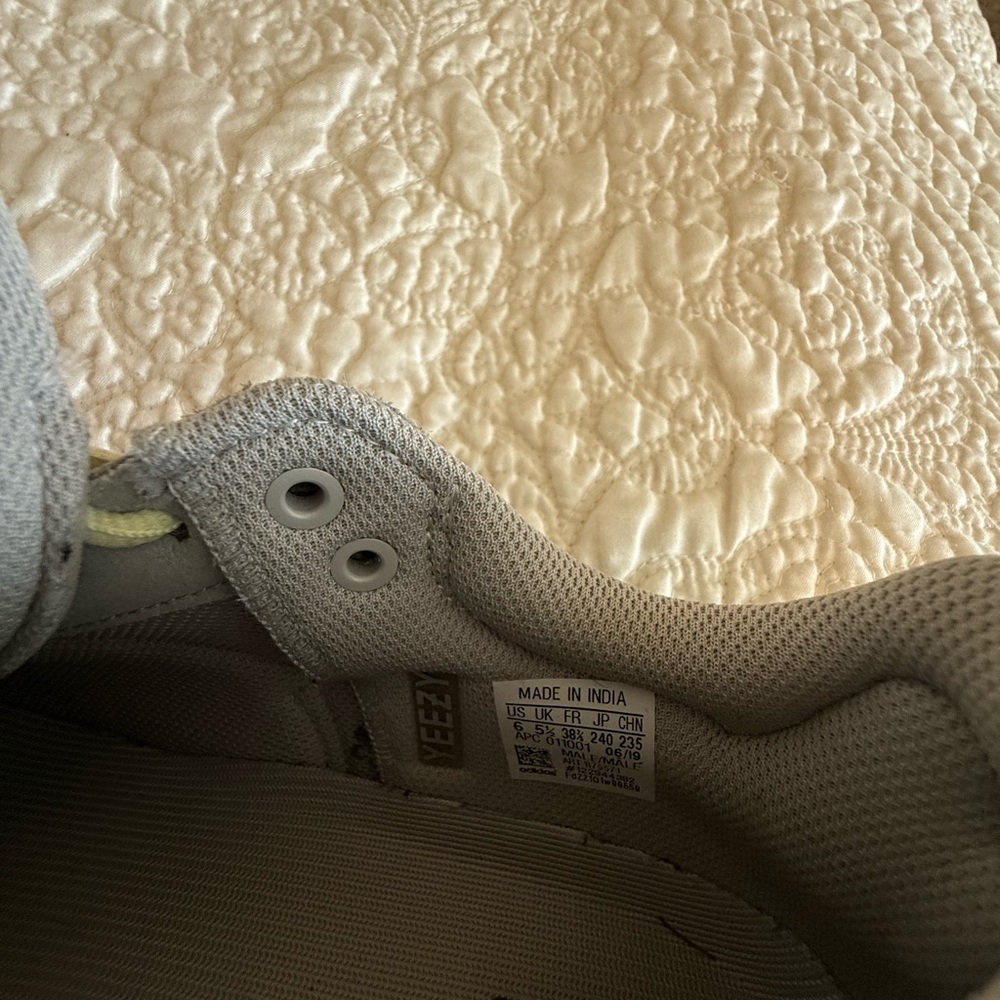 Classic Yeezy 700 Wave Runner - Picture 7 of 7